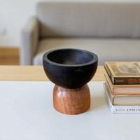 صحن رخام بقاعدة خشب