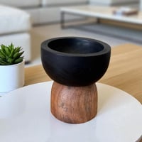 صحن رخام بقاعدة خشب