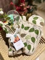 بيج بأوراق خضراء