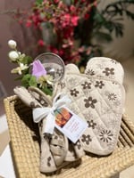 بيج بأزهار بنيه كبيره