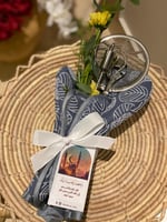 ازرق مشجر باللون الابيض