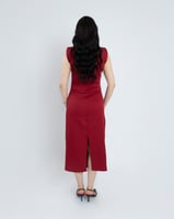 فستان ناتاشا ناعم بتصميم عصري.