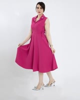 فستان ناتاشا الذي يعانق بأناقة جمالك الطبيعي.