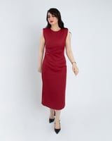 فستان ناتاشا ناعم بتصميم عصري.