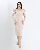 فستان ناتاشا أنيق بأكمام منفوخة مطرّزة.