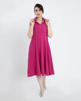 فستان ناتاشا الذي يعانق بأناقة جمالك الطبيعي.