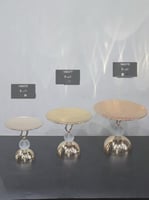 ستاند تقديم فاخر بقاعدة ذهبية