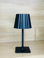 مصباح طاولة LED