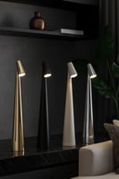 مصباح طاولة بتصميم عصري