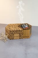 مبخرة خشبية مزخرفة