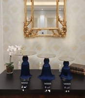 ستاند تقديم فاخر بخيوط هدب كحلي