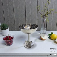 وعاء تقديم فضي بقاعدة فراشة أنيقة