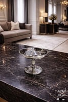 صحن تقديم فضي بقاعدة أنيقة