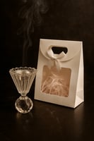 مبخرة كريستال بيضاء مع كيس هدايا