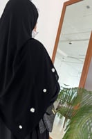 طرحة بتطريز يدوي