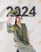 عباية تخرج 2025 بالاسم مع قبعة ووشاح زيتي متجر درة...