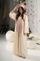 طقم عباية تخرج بيج × وردي متجر درة مسك