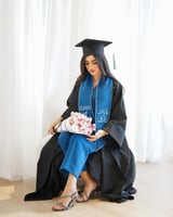 عباية تخرج أنيقة بتطريز خاص لسنة 2025