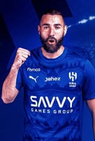 تيشيرت كريم بنزيما مع الهلال