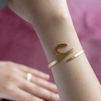 أساور حروف تصميم الحرف حسب الطلب - متجر درة مسك