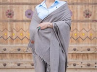 شال جوخ كشميري نسائي مع تطريز الاسم - متجر درة مسك