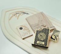 طقم هدية رمضانية فاخر مع مصحف وسجادة صلاة باسم حسب...