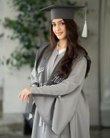 عبايات تخرج 2025 بتصميم فاخر وجودة عالية