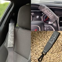 طقم اكسسوارات سيارة مسكة دركسيون مع مسكة حزام الأم...