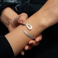 أساور حروف تصميم الحرف حسب الطلب - متجر درة مسك