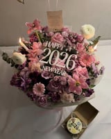 باقه نيو ير مع الكيك و البالونات و الشمعه