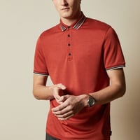 ساعة تيد بيكر