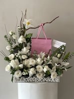 تنسيق الهديه على استاند اكريلك