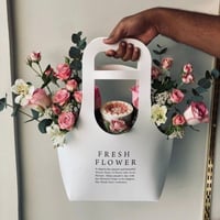 كوب كيك مع ورد