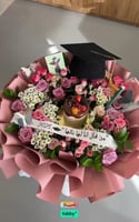 بوكيه التخرج مع الكيك