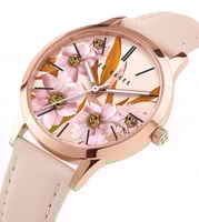 ساعة تيد بيكر