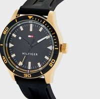 ساعة تومي هيلفيغر