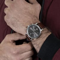 ساعة تومي هيلفيغر