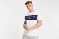 تيشرت من تومي هيليفيغر