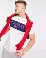 تيشرت من تومي هيليفيغر