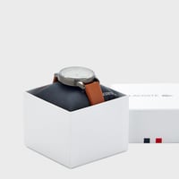 ساعة لاكوست