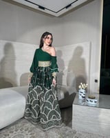 اناقة العنود - فستان أنيق برغندي و أخضر غامق