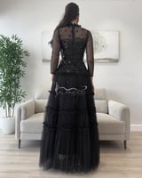 فستان سهرة اسود أنيق بتصميم عصري فخم