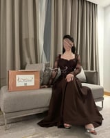 فستان دانتيل باللون البني و اللون الكحلي بتصميم أن...