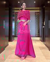 فستان فوشي بكلفة شك مع فيونكه من الخلف