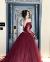 فستان سهره بكلفة دانتيل عنابي فاخر بأكمام طويلة