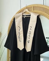 روب تخرج مع شال بيج برايدل