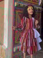 فستان سدو احمر يوم التاسيس مع ربط الشعر