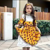 فستان شالكي أنيق مع ربطه شعر