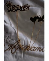 بروش بالاسم مع قلب وفراشه