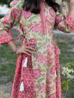 جلابية أطفال بنات- مشجرة وملونة باللونين الزهري وا...